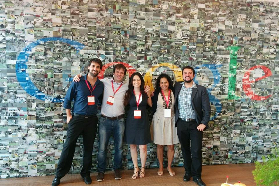 Marco Túlio Pires (Escola de Dados), Thiago Rondon, Carol Riley, Gisele Craveiro e Everton Zanella (todos da Open Knowledge Brasil), receberam, em nome do projeto Gastos Abertos, o prêmio de 500 mil reais na final do Desafio de Impacto Social Google | Brasil - See more at: https://escoladedados.org/2014/05/09/escola-de-dados-recebe-premiacao-na-final-do-desafio-de-impacto-social-google-brasil/#sthash.JOVDkhiM.dpuf